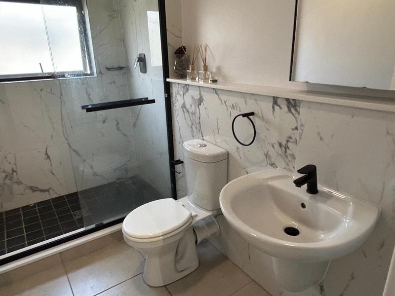 To Let 1 Bedroom Property for Rent in Sandown Western Cape